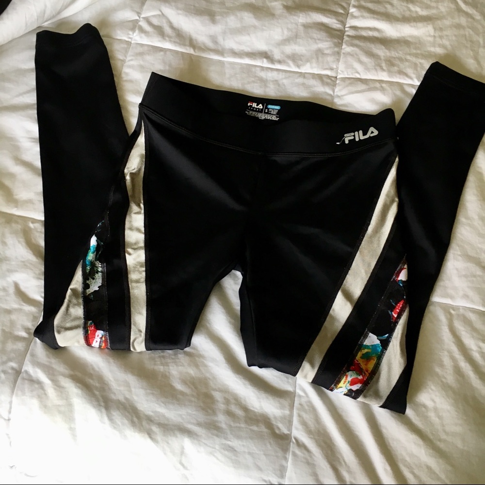 R U N  |  black tights